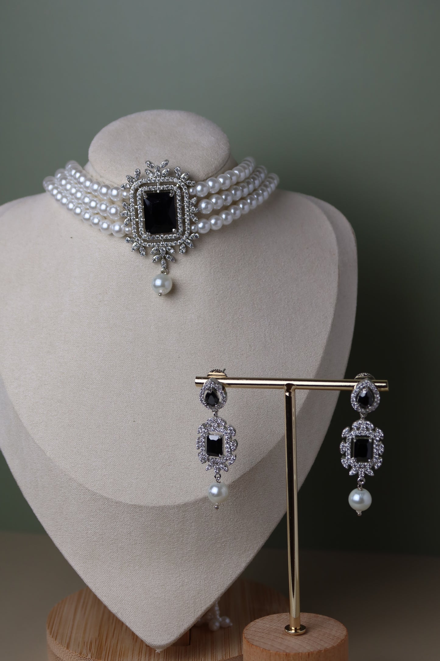 The EMERALD PEARL Set