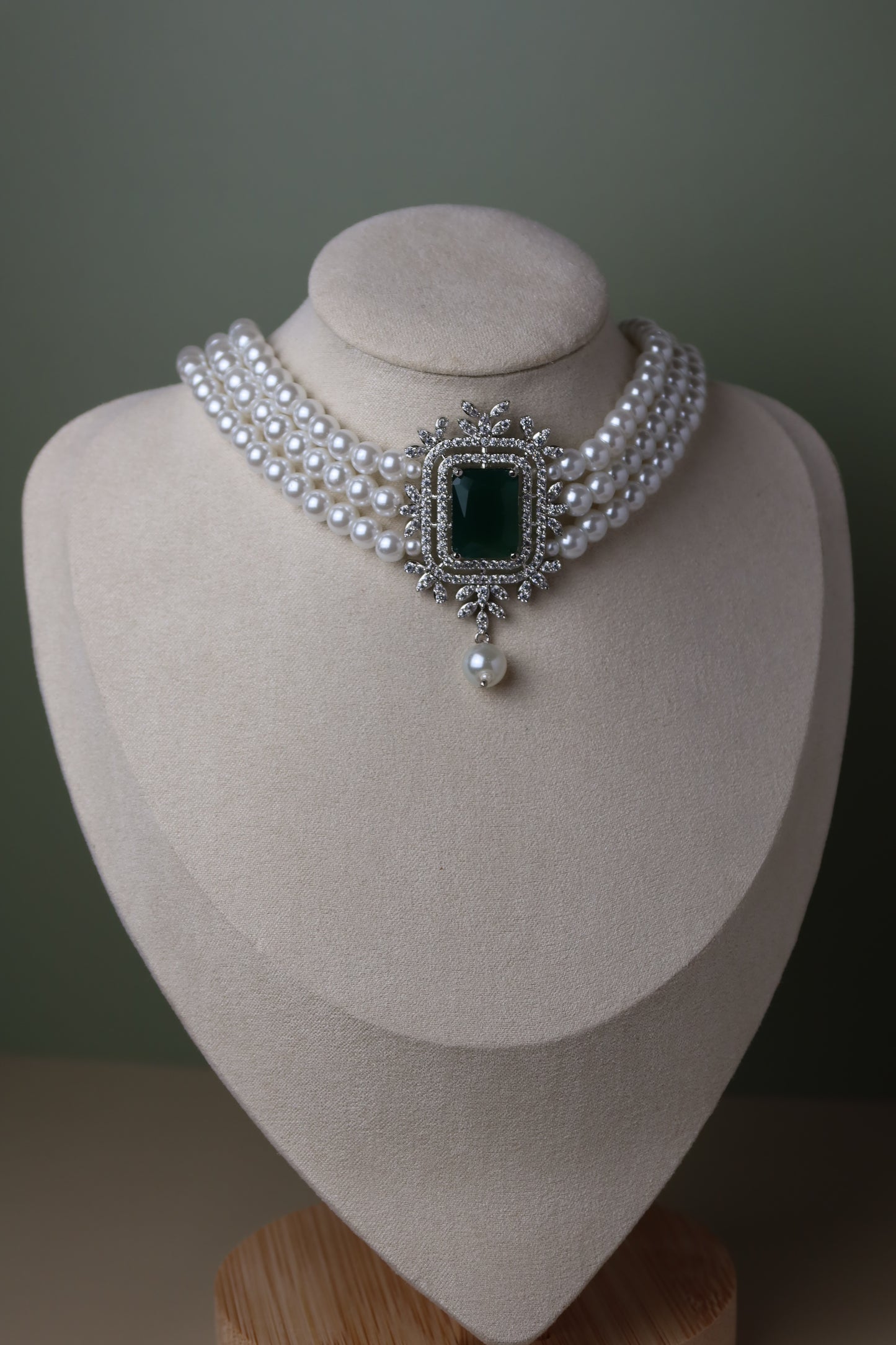 The EMERALD PEARL Set