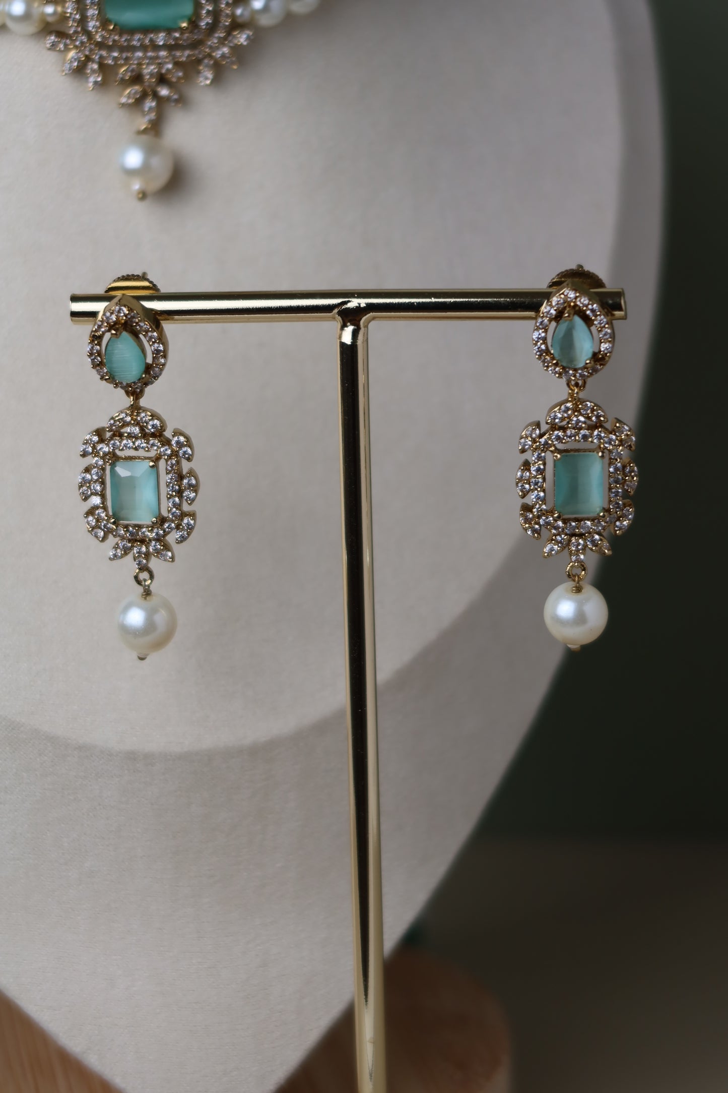 The EMERALD PEARL Set